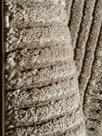 Detalle de textura del tapete Aloy Arch Vison