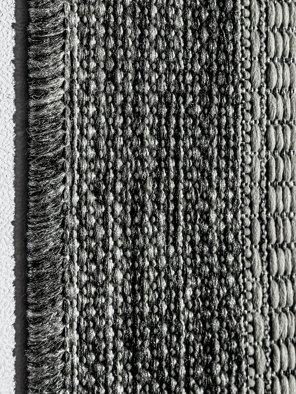 Patrón de tejido de alfombra Sisalo White and Gris en detalle