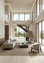 Alfombra de sisal arena en living luminoso de estilo contemporáneo.