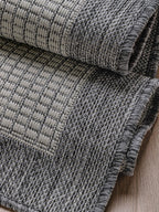 Close-up de fibras de alfombra Sisalo White and Gris